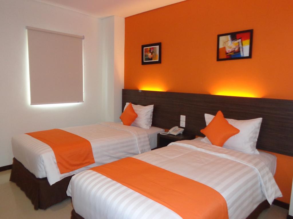 Pratama Hotel & Convention Матарам Экстерьер фото
