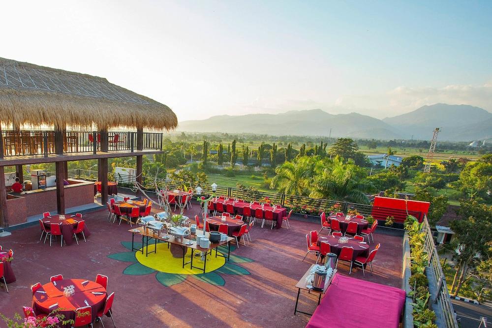 Pratama Hotel & Convention Матарам Экстерьер фото