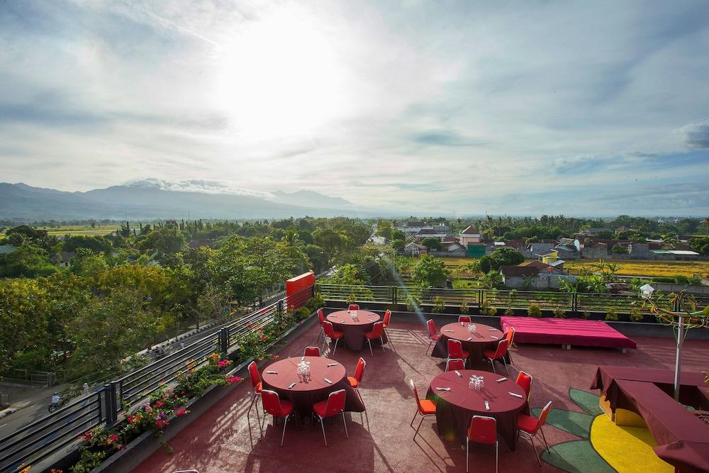 Pratama Hotel & Convention Матарам Экстерьер фото