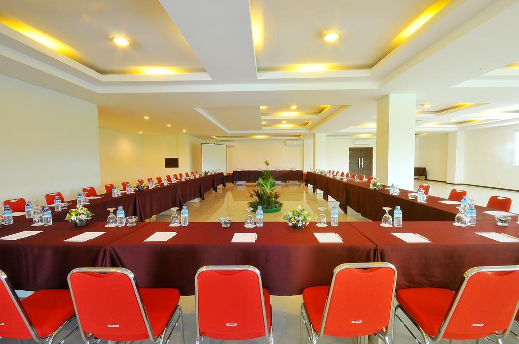 Pratama Hotel & Convention Матарам Экстерьер фото